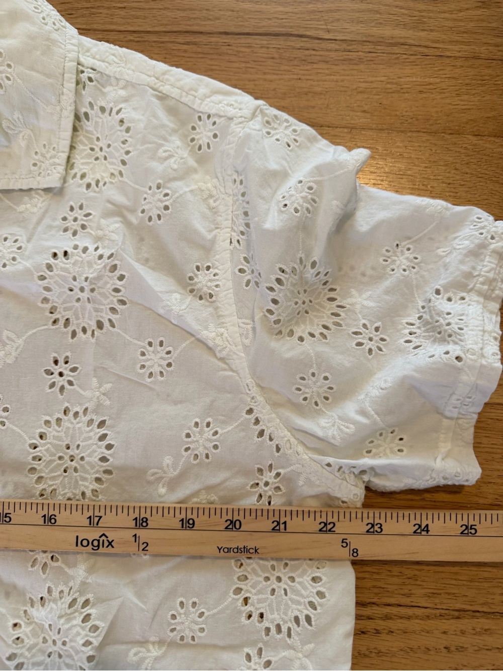 Karl Lagerfeld White Eyelet Button-Down Short-Sleeve Shirt - Picture 3 of 7
